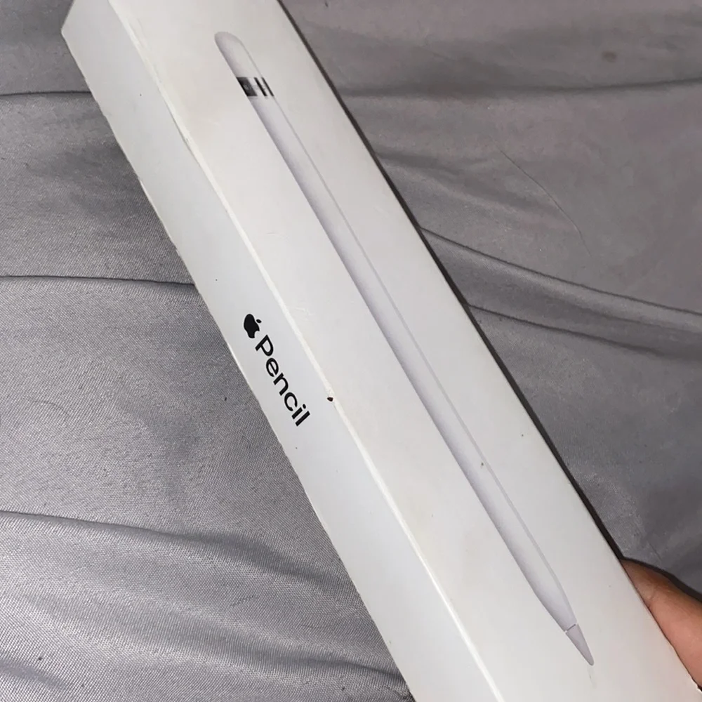 iPad Pro 11 1st gen. & new gen apple pen paid $450 out the door for both. - Picture 4 of 5